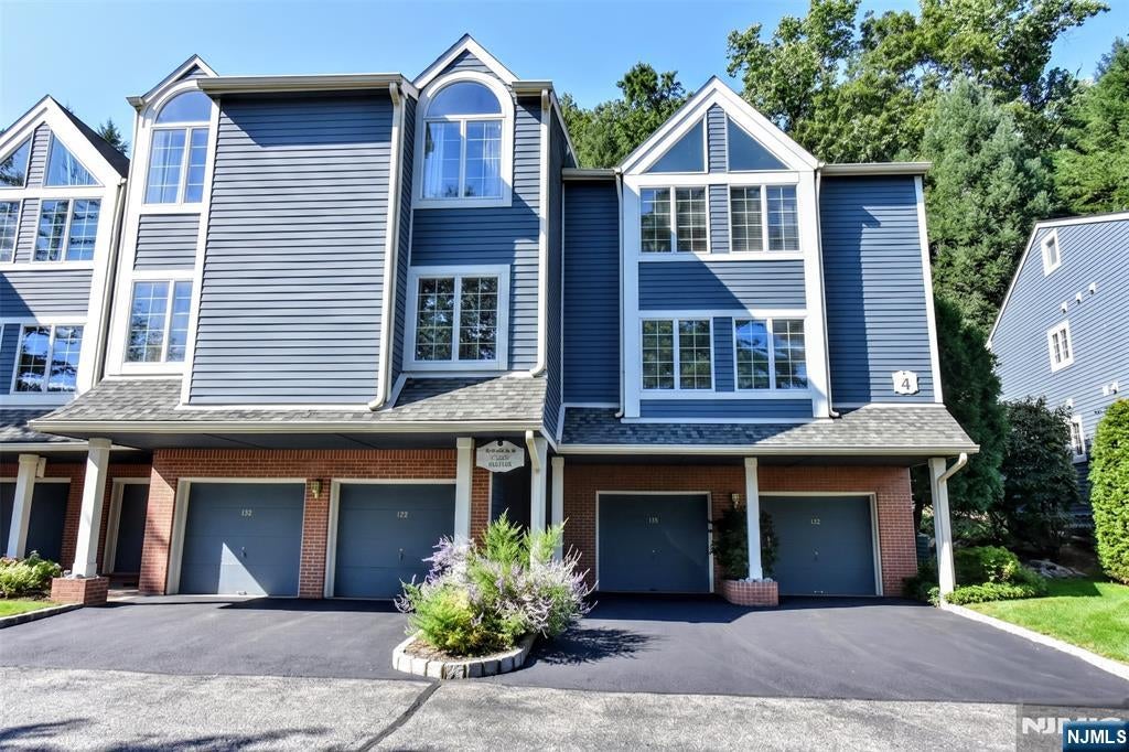 133 Surrey Court — photo