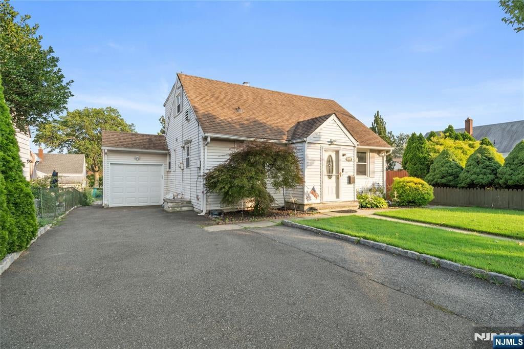109 Maple Hill Road — photo