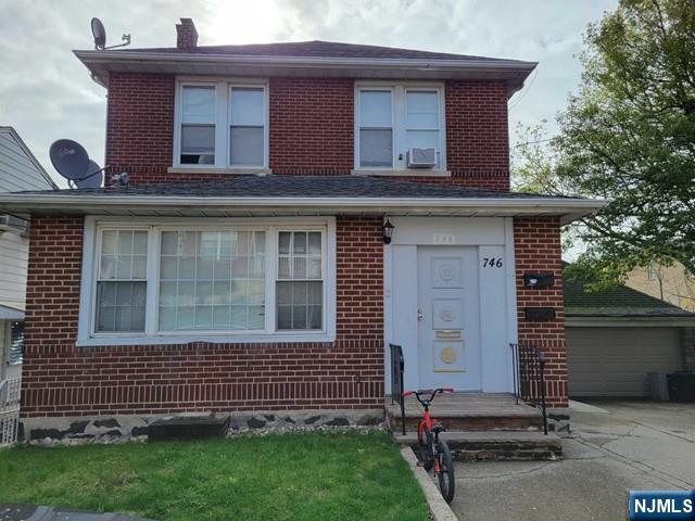 746 Kingsland 2nd Fl — photo