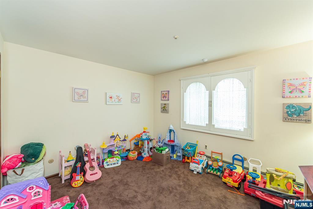 35 Van Winkle Court — photo