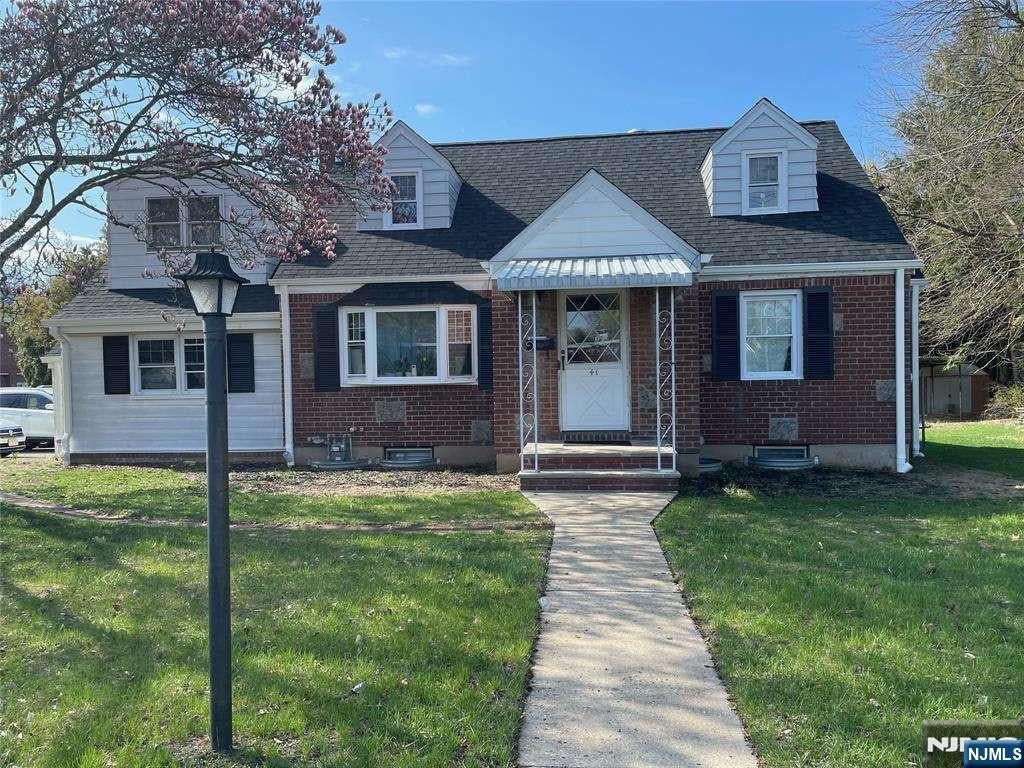 41 Locust Avenue — photo