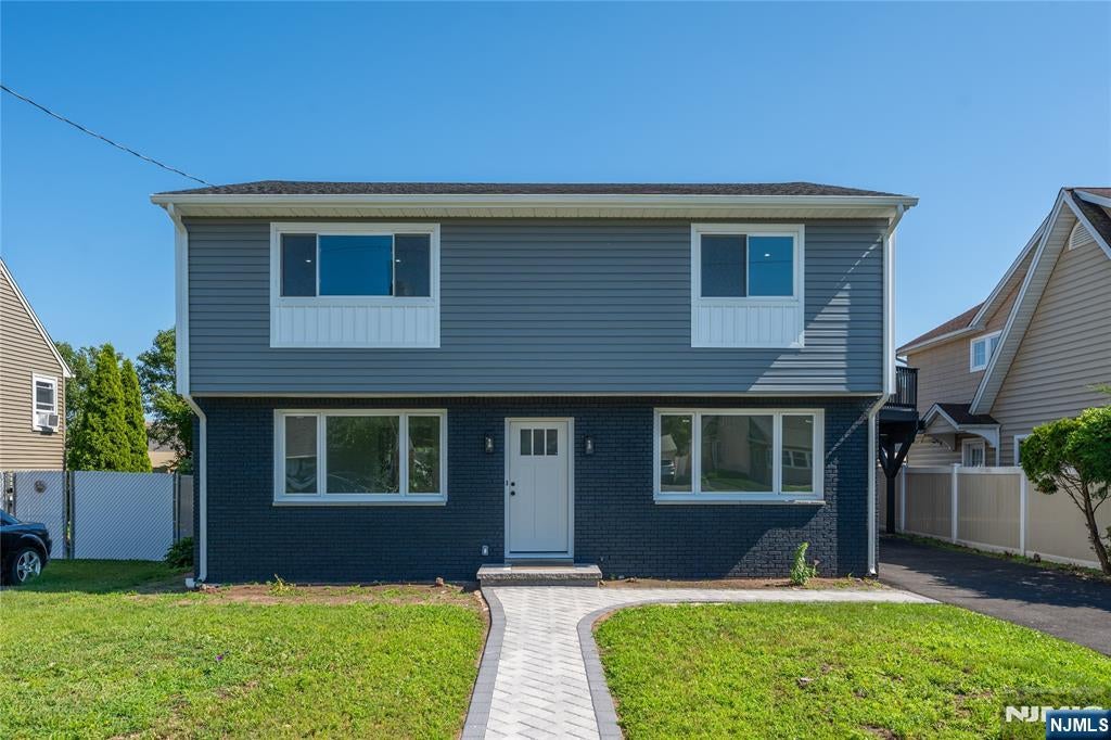 214 Alberta Drive — photo