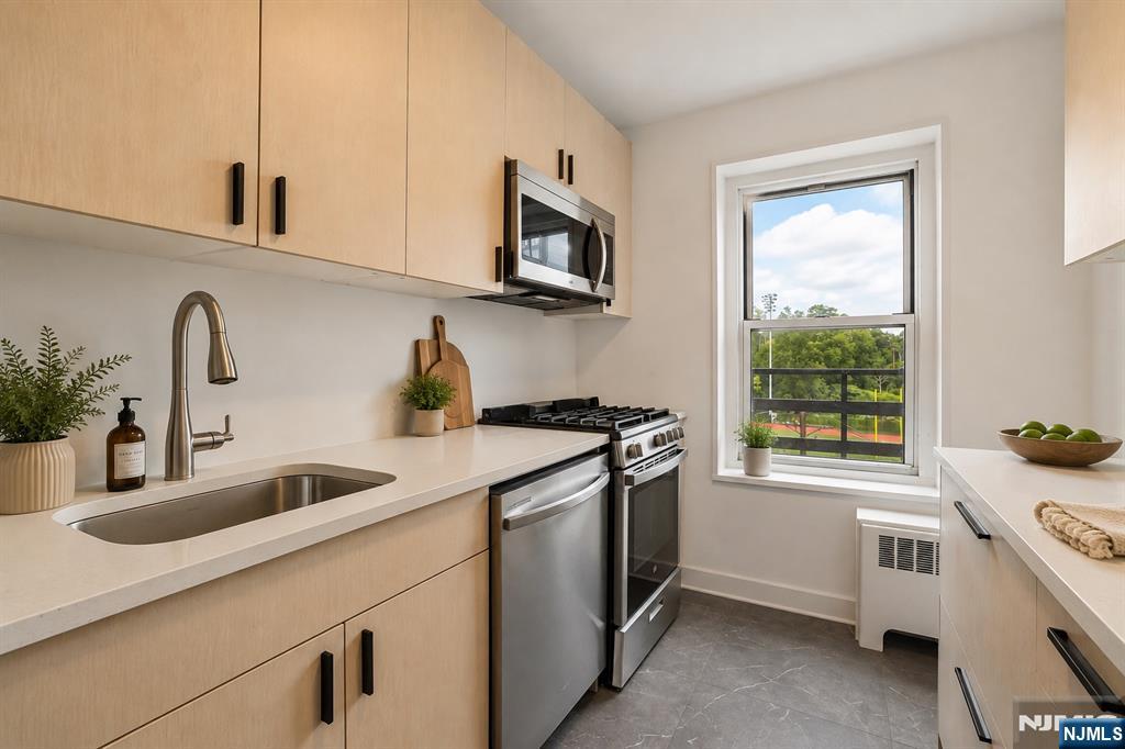 2215 Central 5D — photo