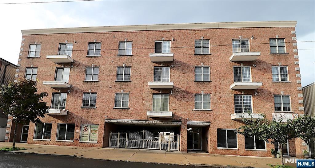 411-419 Chestnut 3C — photo