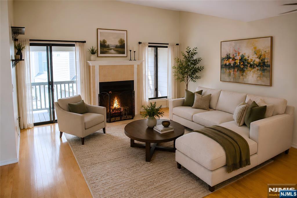 910 River Renaissance C10 — photo