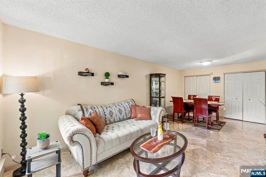 1338 Lavender Court — photo