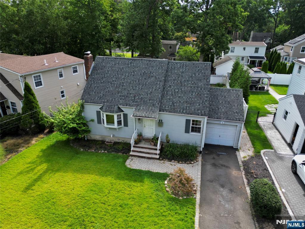 18 Hillcrest Drive — photo