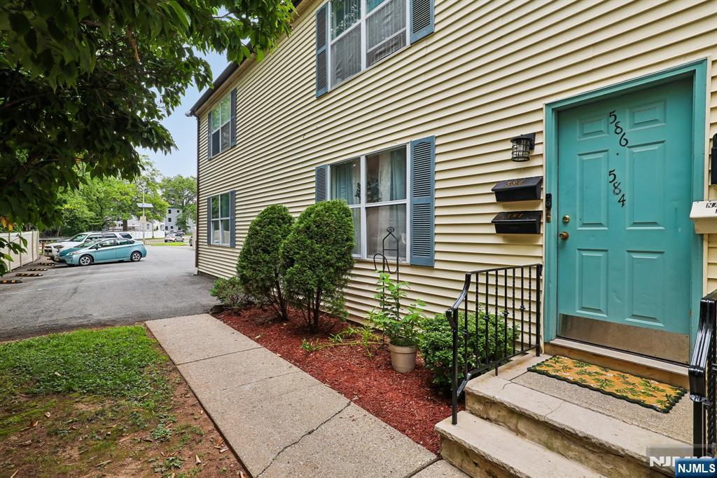 584 Thomas Boulevard 5 — photo