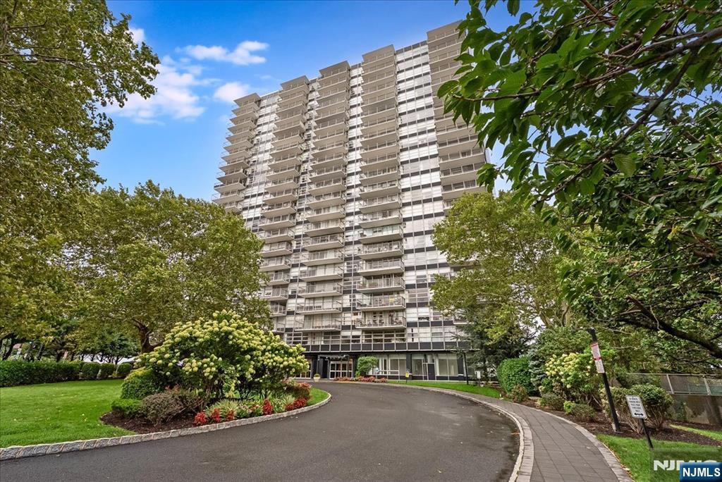 6050 E Kennedy Boulevard 15G — photo