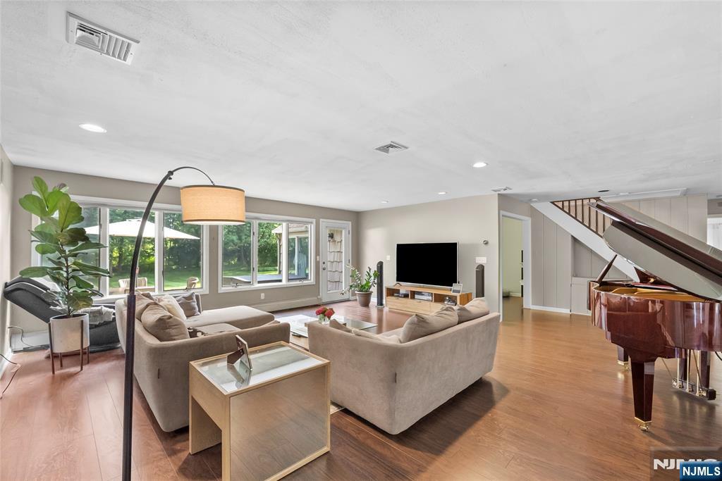 926 Norgate Drive — photo