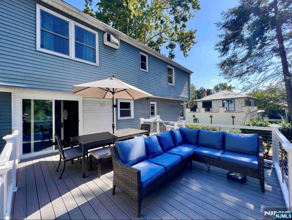 85 Lakeshore Drive — photo