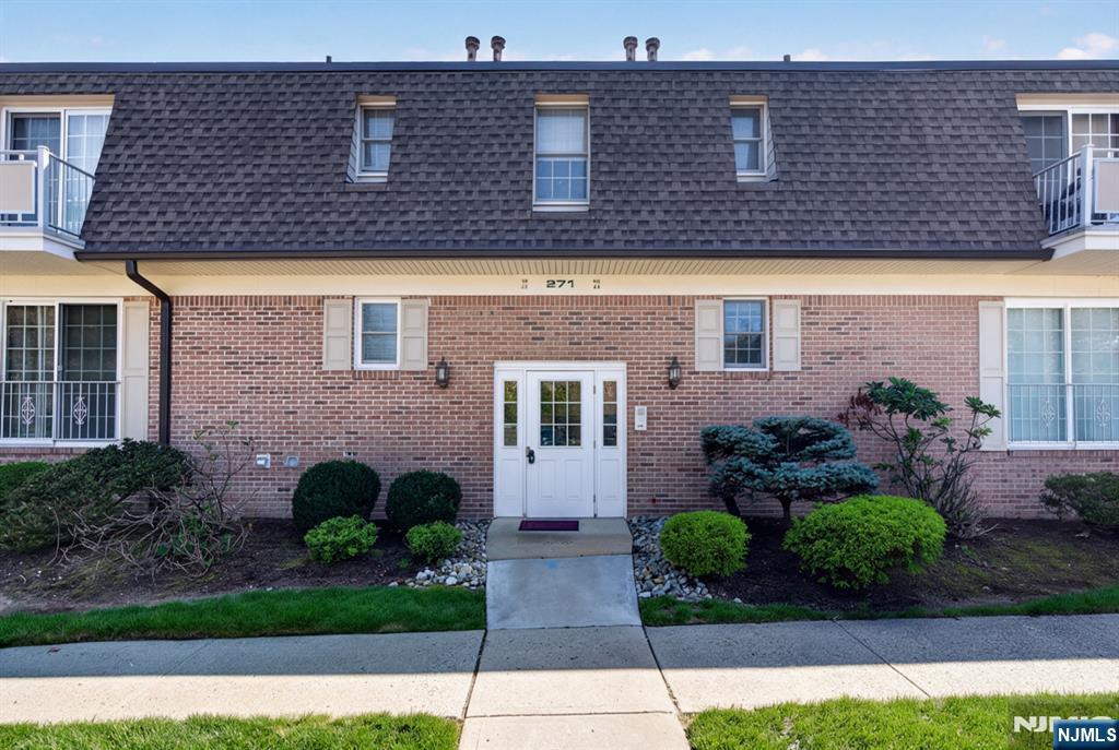 271 Collignon Way 4B — photo