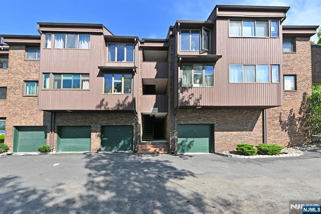 107 Indian Hollow Court 107 — photo
