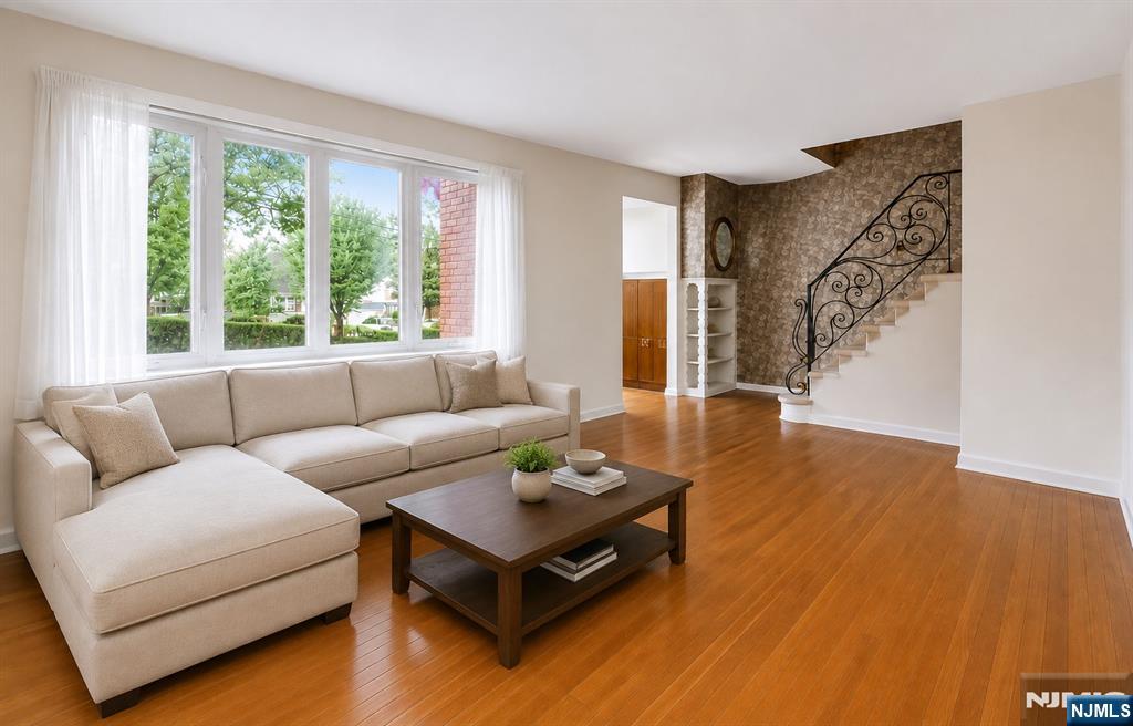 105 Arnot Place, Paramus, NJ 07652 — photo 2