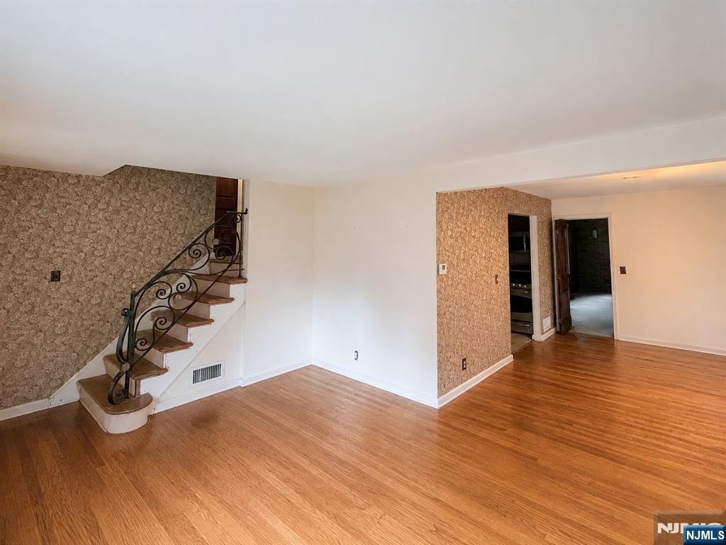 105 Arnot Place, Paramus, NJ 07652 — photo 3