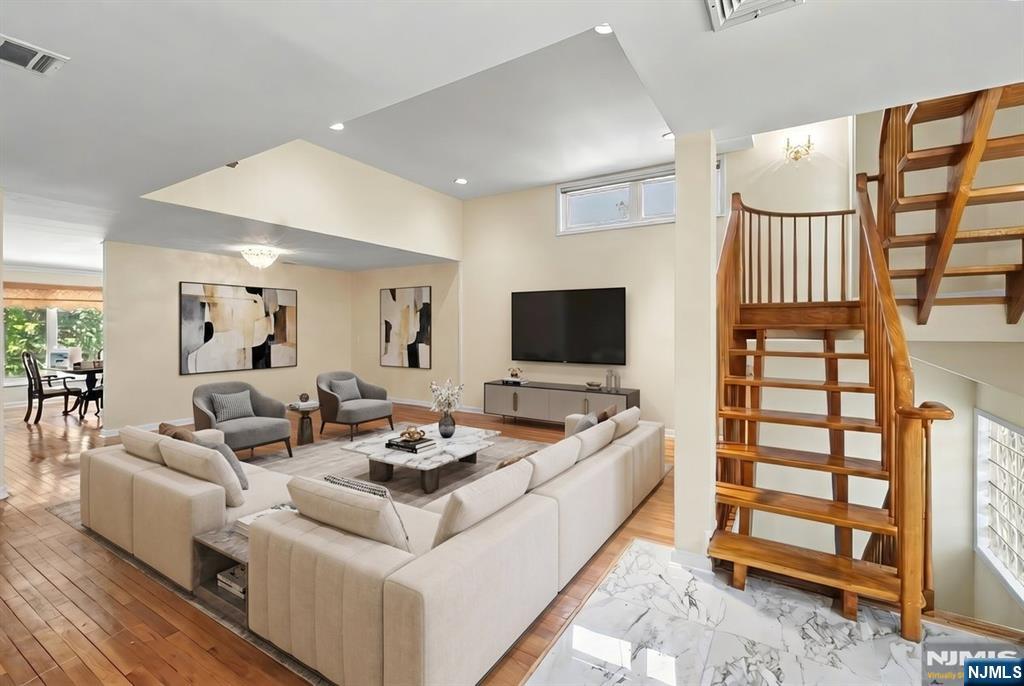 376 Kenwood 9 — photo
