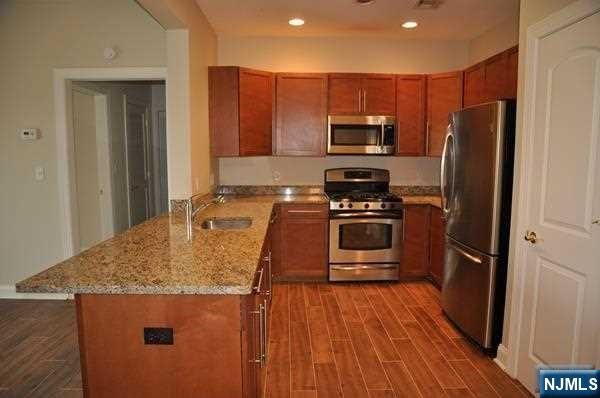 1303 Windsor Park 303 — photo