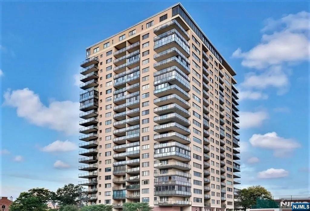 1203 River Road 14C — photo