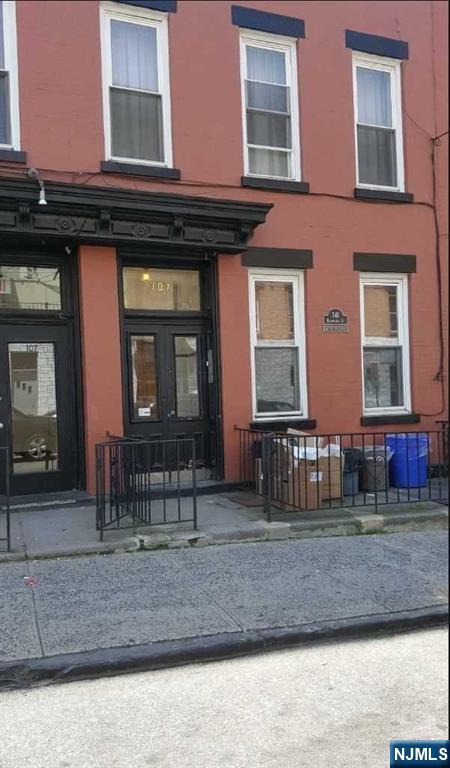 107 4th Street 1W — photo