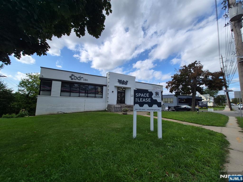 730 Grand Avenue — photo