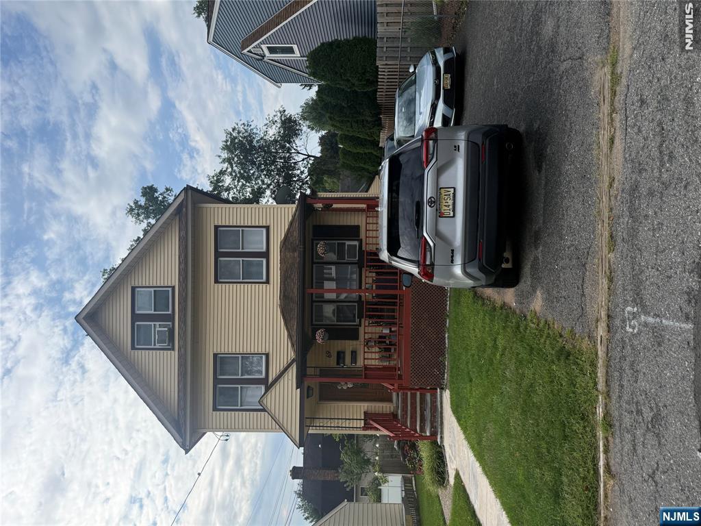 69 Oneida Avenue — photo