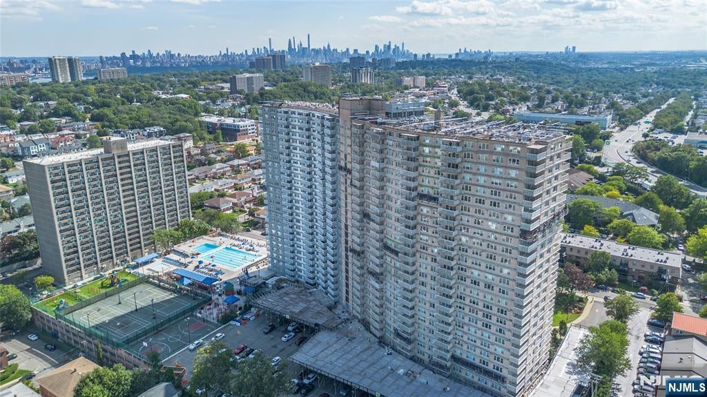 555 North Avenue 4U — photo
