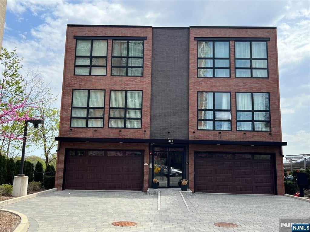 140 Overlook B2 — photo
