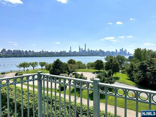 333 The Promenade — photo