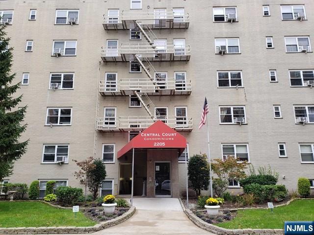 2205 N Central Road 5B — photo