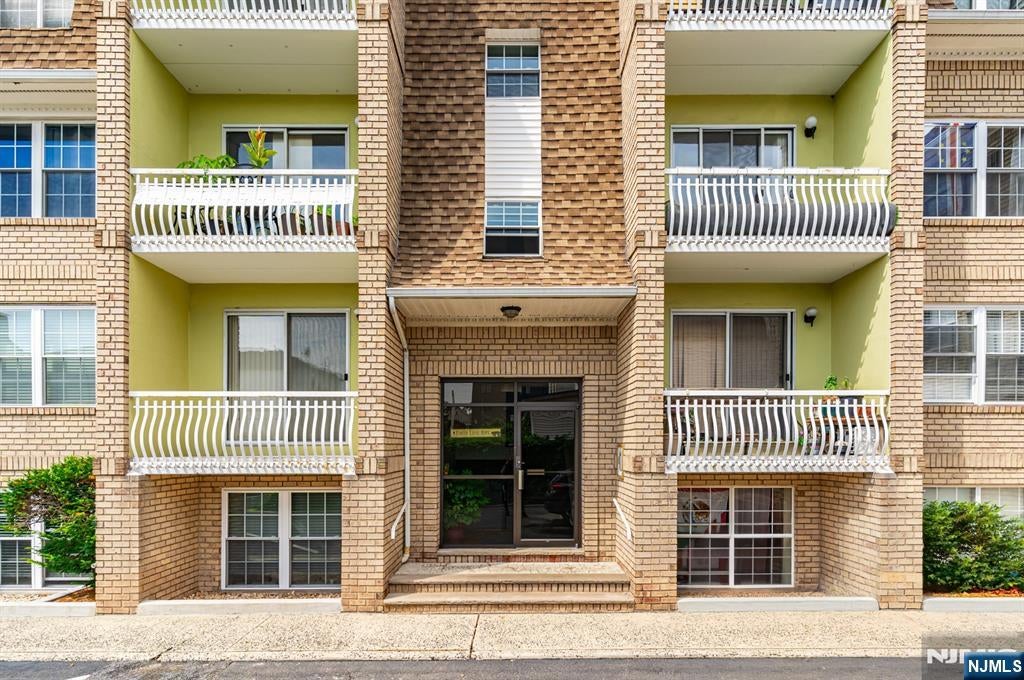 272 Walnut Street 5D — photo