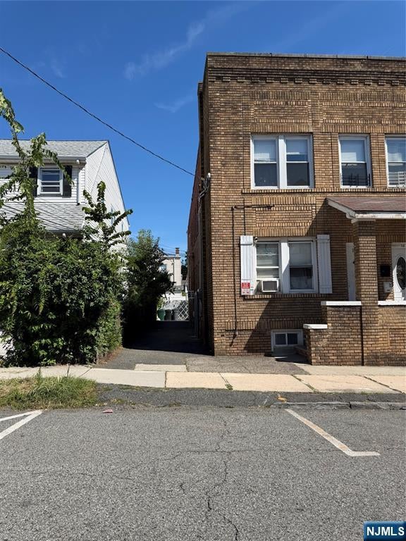 135 Hoyt 2 — photo