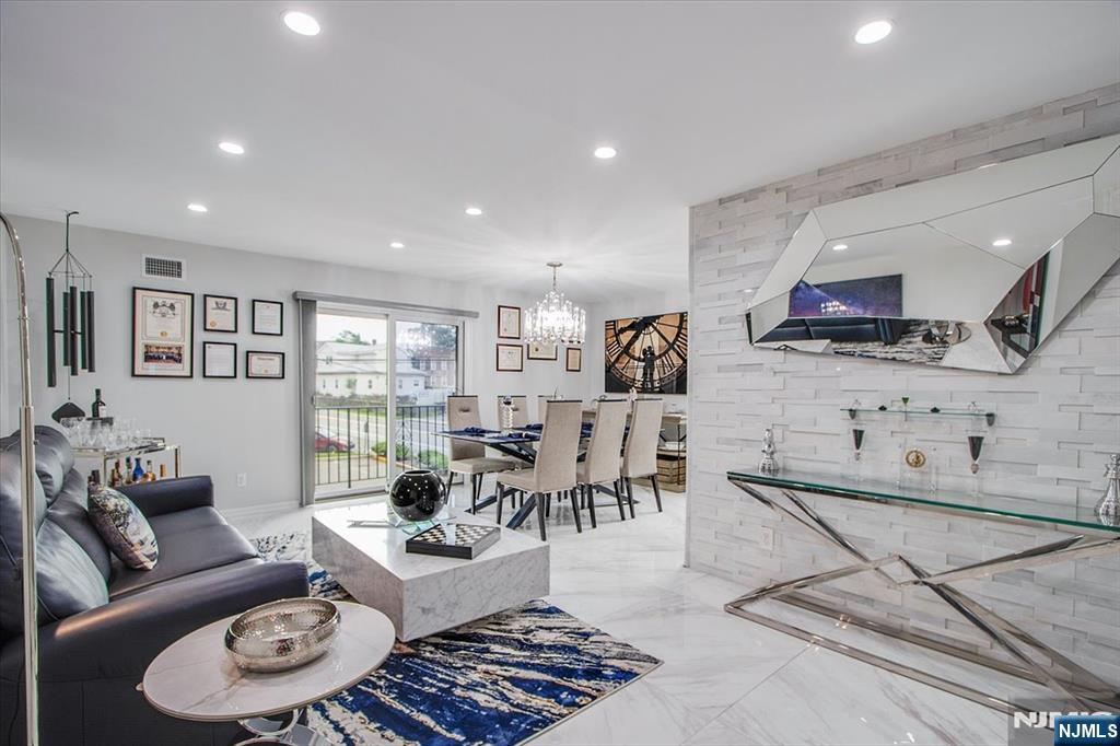 825 Riverside B202 — photo