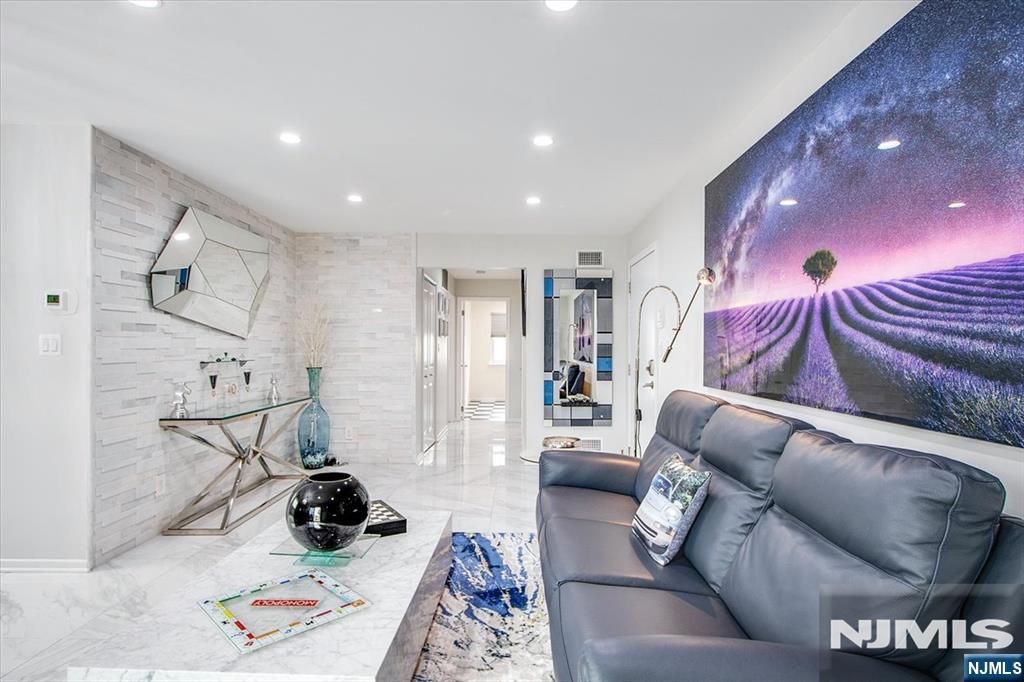 825 Riverside, Lyndhurst, NJ 07071 — photo 3
