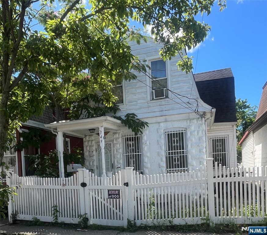 149 Lake Avenue — photo