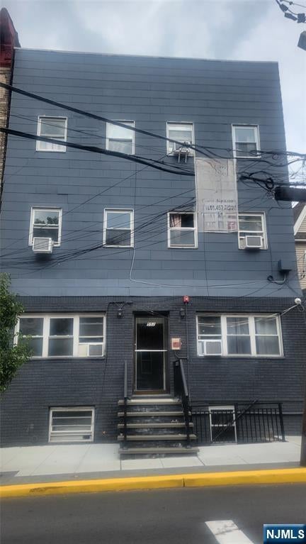 552 38th Street 2 — photo