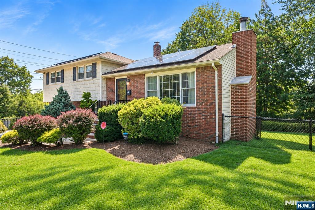 38 Serafin Place — photo
