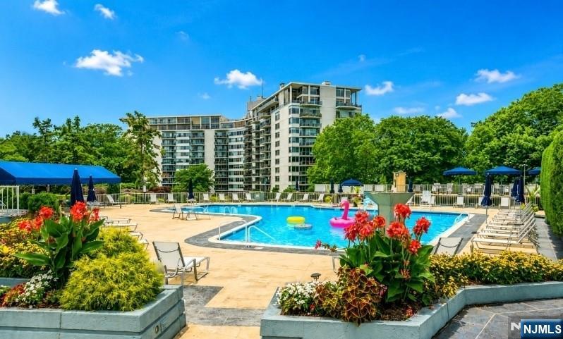 1 Claridge Drive 114 — photo