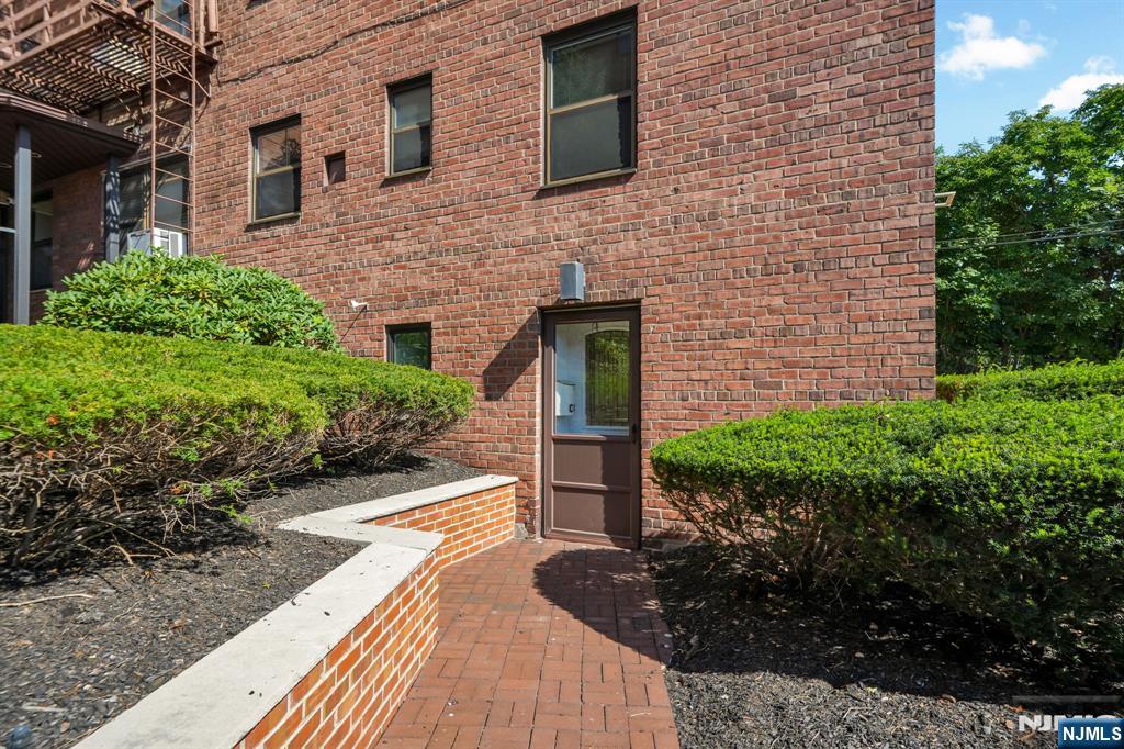 130 Orient Way CC — photo