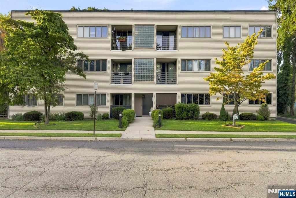 24 Crest Street 2C — photo