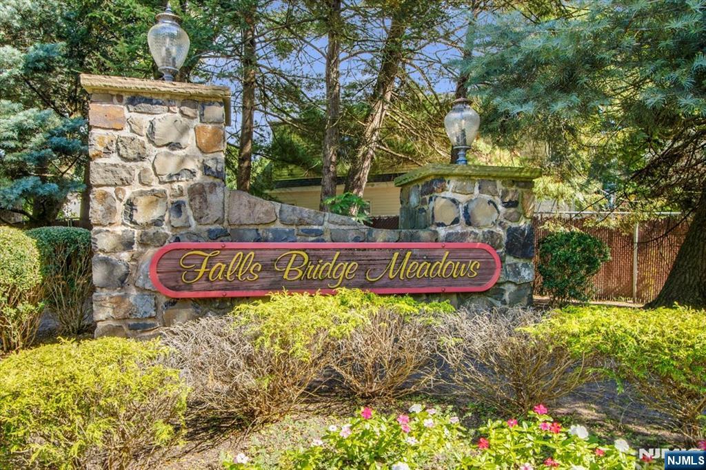 124 Falls Bridge Drive — photo