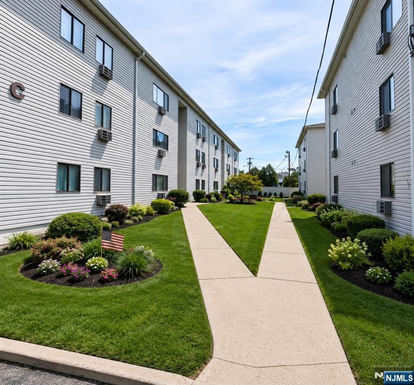 250 Grant Avenue C29 / 329 — photo