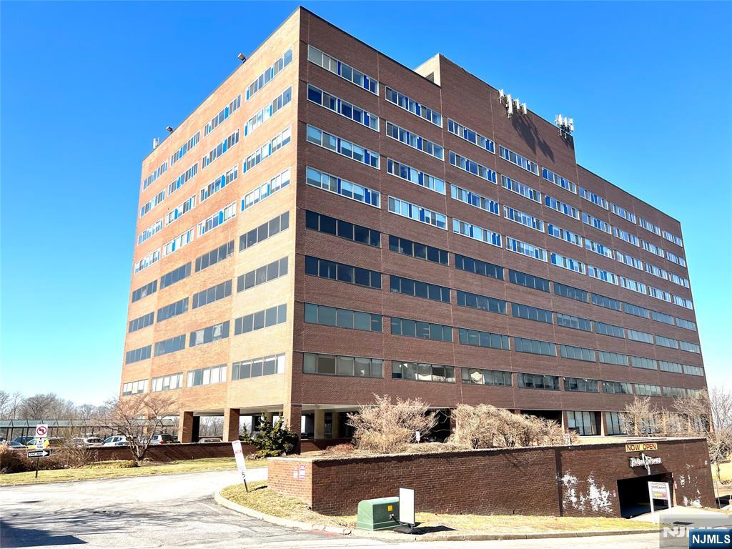 2 Executive Drive 902 — photo
