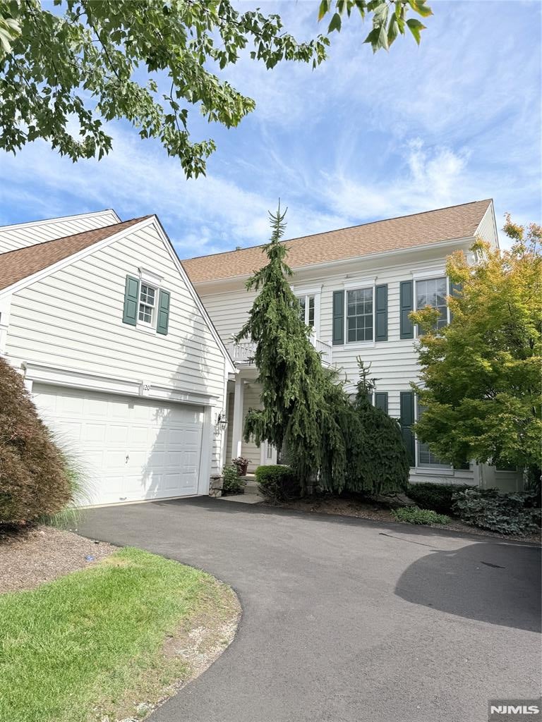 120 White Pine Court U114 — photo