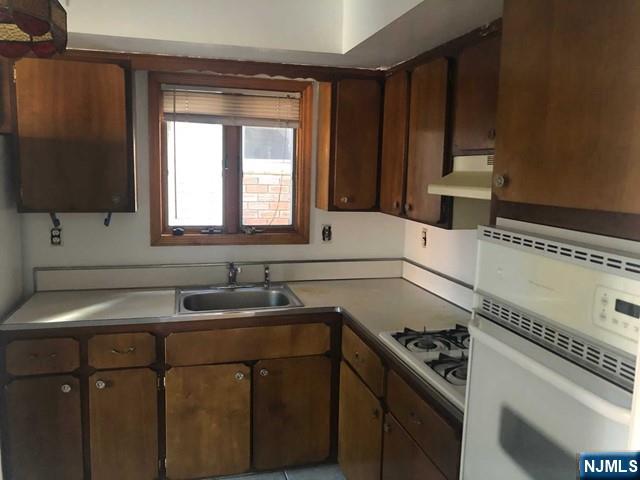 Home in Fairview, NJ 07022 — photo 2