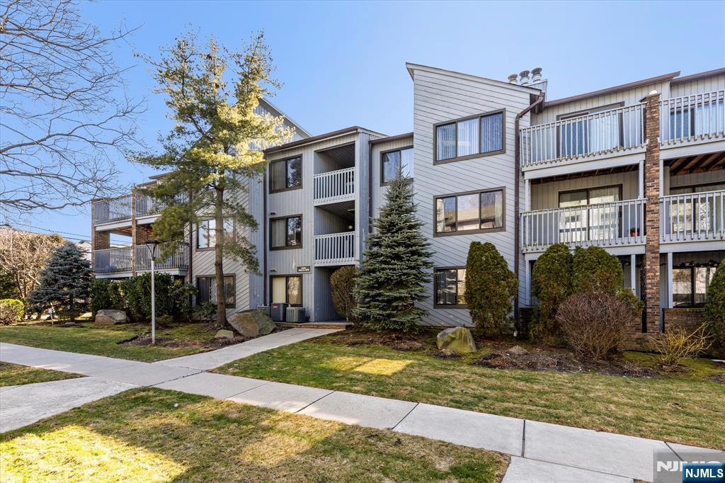 1471 John Street 1471 — photo
