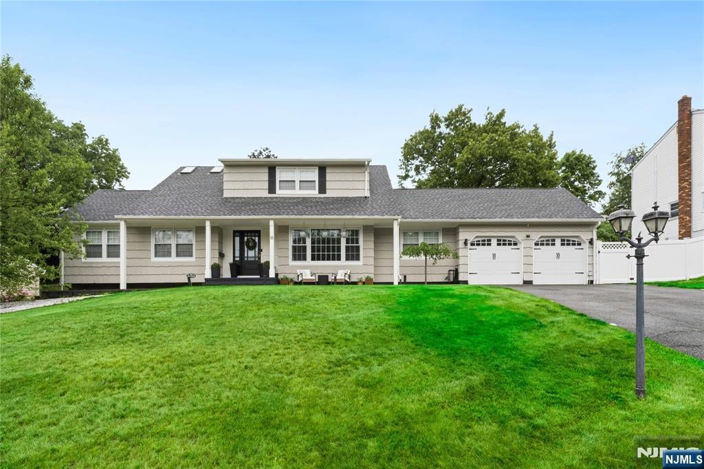15 Almroth Drive — photo