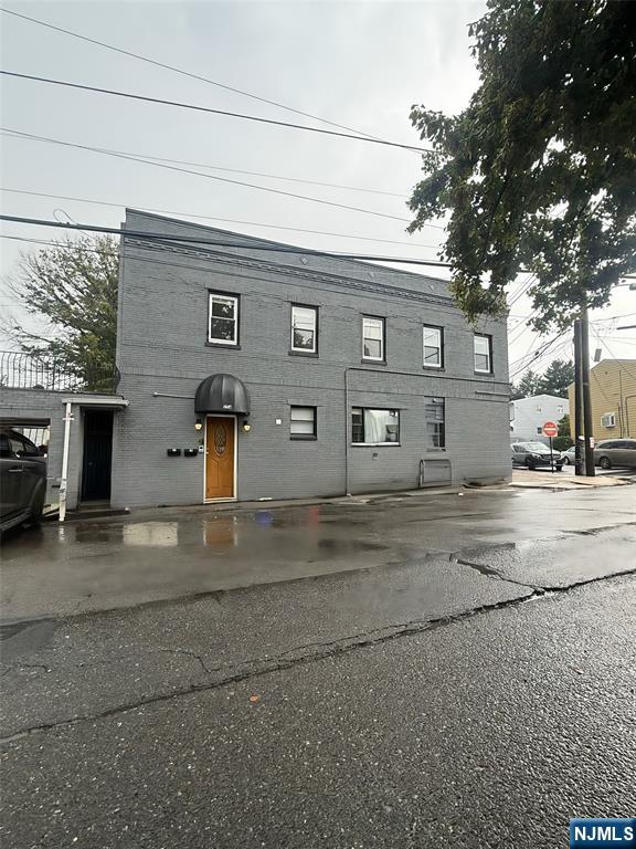 9066 Palisade Plaza — photo