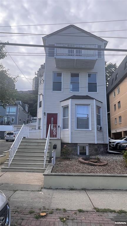 82 Edgewater Place 1 — photo