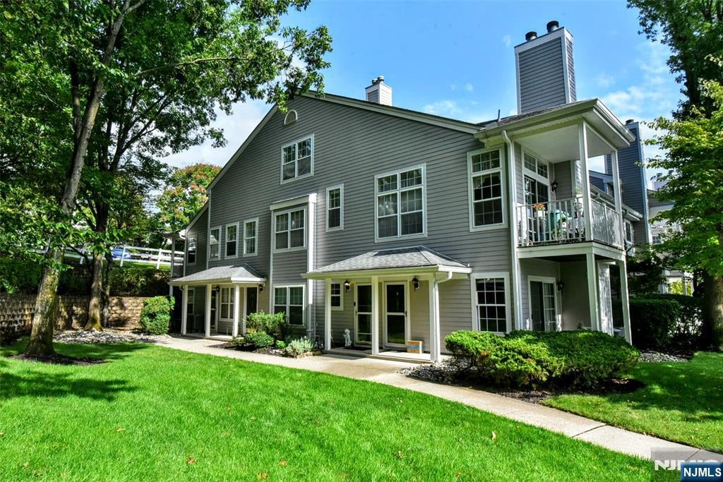 1098 Devon Court 1098 — photo