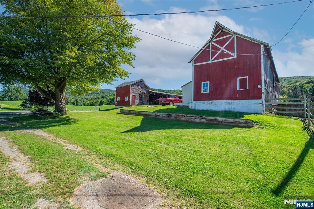 41-87 Mountain Road — photo
